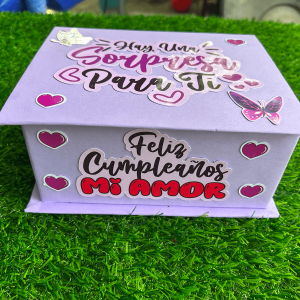 202504251336-02-Caja Premium Feliz cumpleaños-2